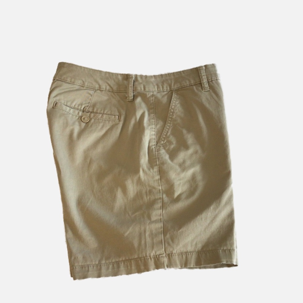 St. John’s Bay khaki shorts size 10 pockets in front, preppy style